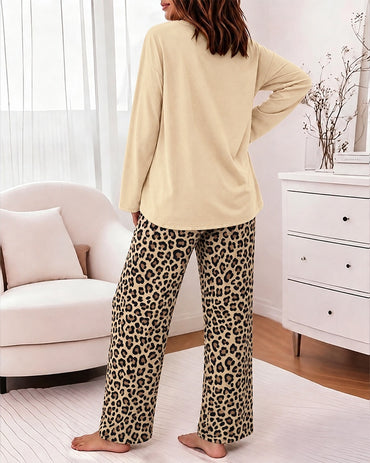 Zweiteiliges Pyjama-Set für Damen mit weihnachtlichem Buchstaben-Aufdruck, Langarm-Oberteil und Leoparden-Hose mit Taschen