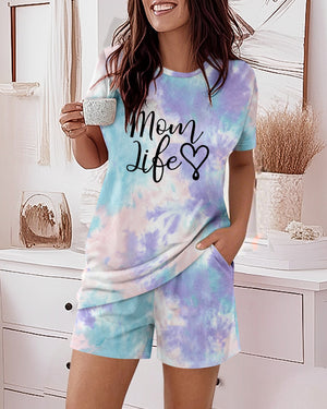 Conjunto de 2 piezas con top de manga corta y estampado de letras y shorts de cintura elástica, pijama informal con estampado tie-dye y bolsillos para el Día de la Madre