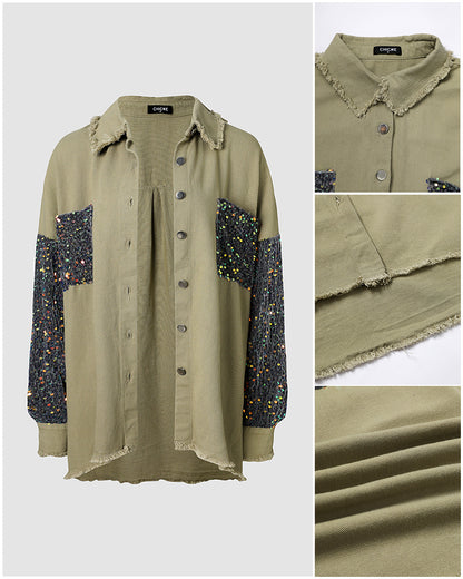 Chaqueta vaquera de mujer con lentejuelas y patchwork, bajo sin rematar, botones frontales, mangas largas, estilo sobrecamisa y bolsillos