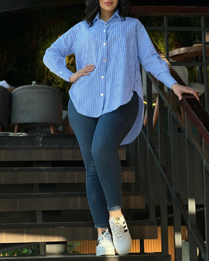 Blusa casual de manga larga con cuello vuelto, rayas y botones delanteros