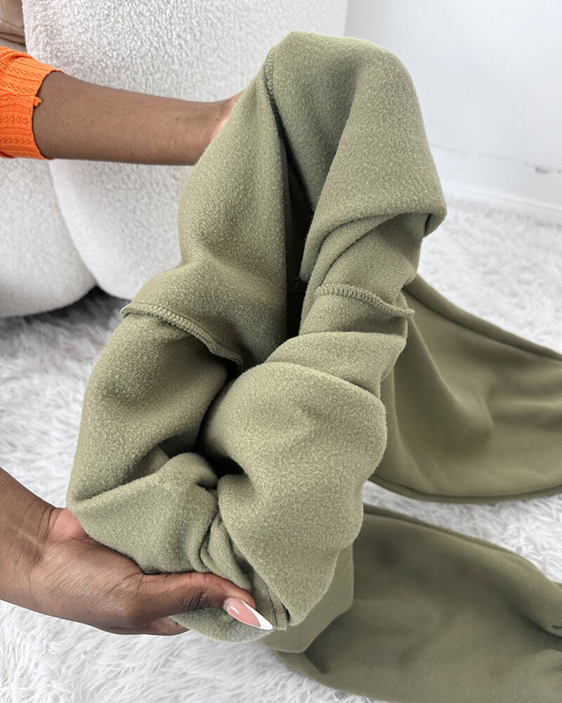 2 Pieces Outfit Kangaroo Pocket Thermal Lined Drawstring Hoodie Sweatshirt and Casual Elastic Waist Cinched Ribbed Cuffs Sporty Sweatpants Set