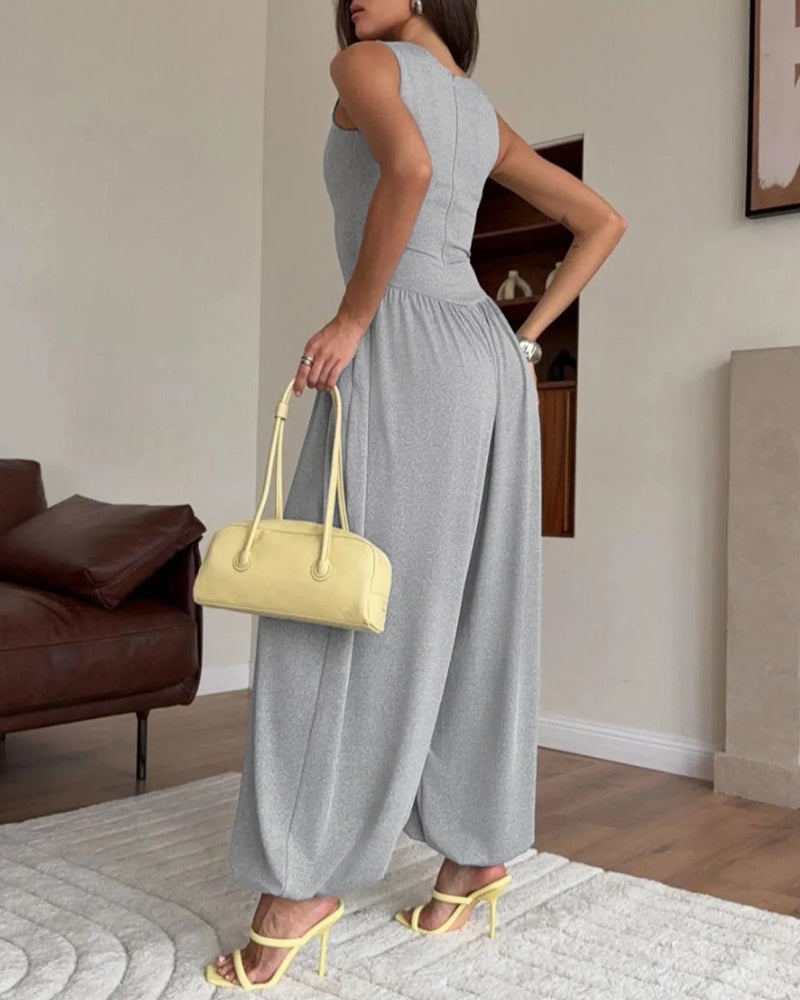 Women's U Neck Sleeveless Jumpsuit Ruched Loose Harem Jogger Overalls Casual Knit Jumpsuit with Pockets