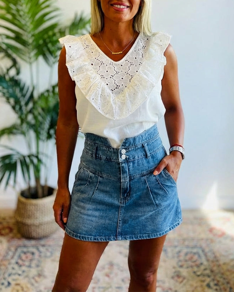 V-Neck Ruffles & Hollow-out Lace Floral Pattern Spliced Tee Casual Sleeveless Top