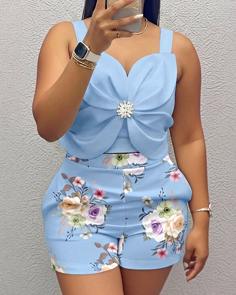 2 Pieces Outfit Rhinestone & 3D Flower Decor Thick Strap Shirred Back Crop Cami Top and Casual Floral Print Elastic Back Waist Shorts Set
