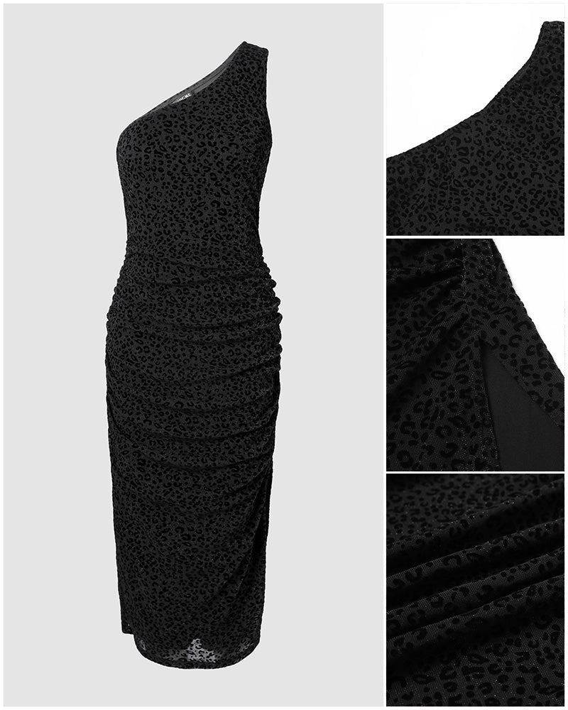 Figurbetontes Damen-Midikleid mit einer freien Schulter, glitzerndem beflocktem Leopardenmuster, Raffung und Schlitz für Partys