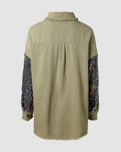 Chaqueta vaquera de mujer con lentejuelas y patchwork, bajo sin rematar, botones frontales, mangas largas, estilo sobrecamisa y bolsillos