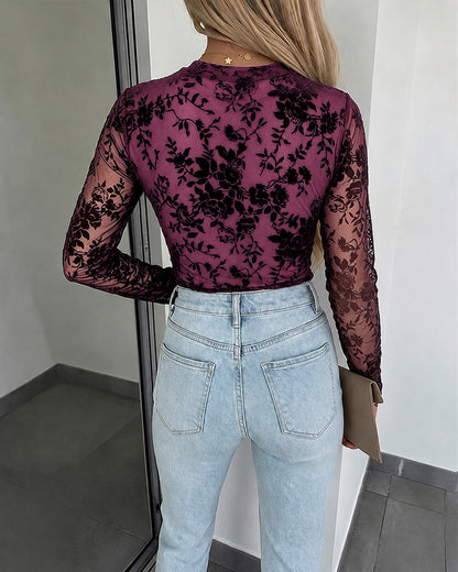 Top de malla con flores aterciopeladas para mujer, camiseta transparente de manga larga y cuello redondo, forrada, de corte entallado, para llevar debajo de otras prendas, con aberturas para los pulgares