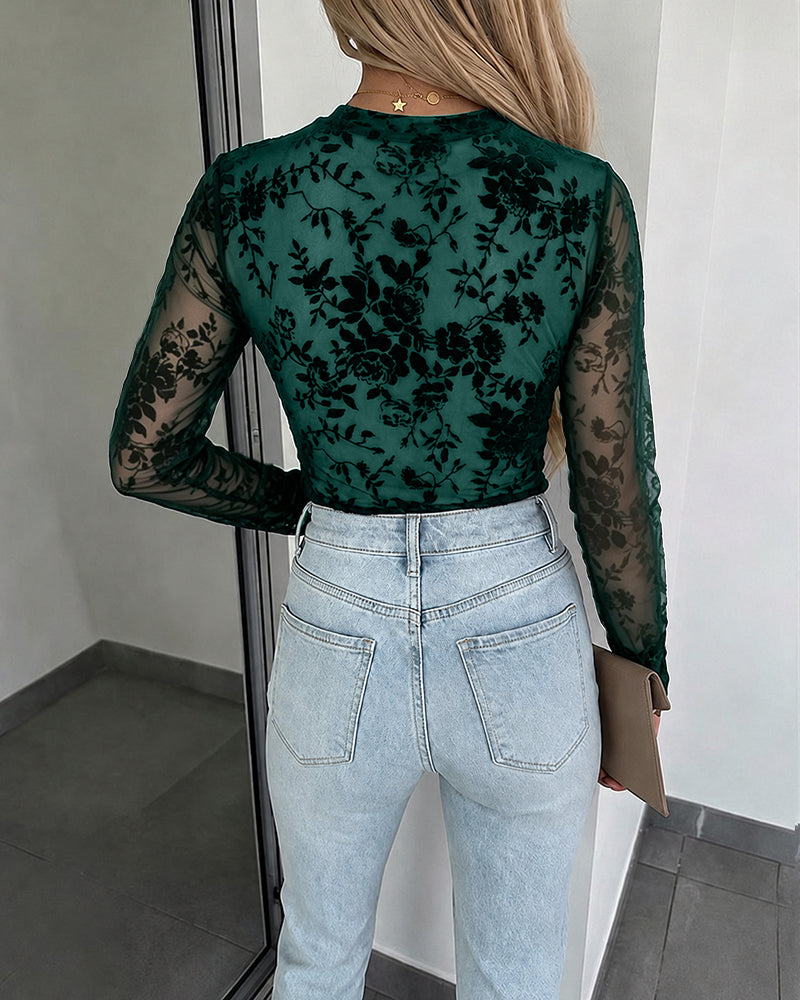 Top de malla con flores aterciopeladas para mujer, camiseta transparente de manga larga y cuello redondo, forrada, de corte entallado, para llevar debajo de otras prendas, con aberturas para los pulgares