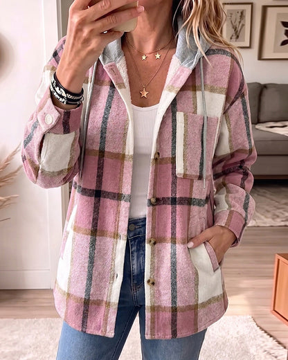 Abrigo tipo sudadera con capucha, bolsillos, cordón y forro térmico, con estampado de cuadros, mangas largas y botones delanteros; abrigo camisero casual