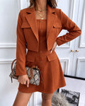 Conjunto de 2 piezas para mujer: minivestido de línea A con tirantes ajustables y botones decorativos y blazer corto