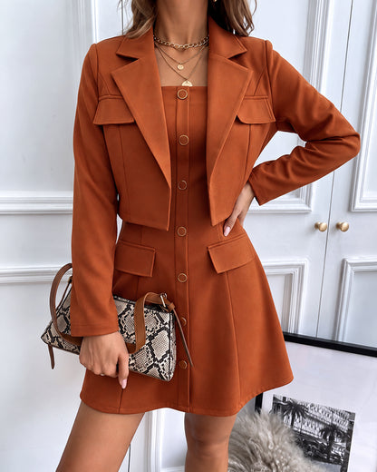 Conjunto de 2 piezas para mujer: minivestido de línea A con tirantes ajustables y botones decorativos y blazer corto