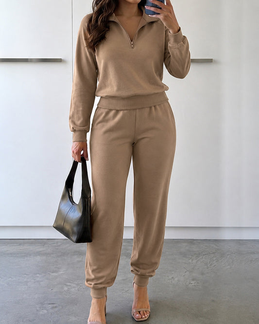 Conjunto de 2 piezas: top de cuello alto con media cremallera y hombros caídos, y pantalones jogger de corte entallado, cintura elástica con cordón; chándal casual