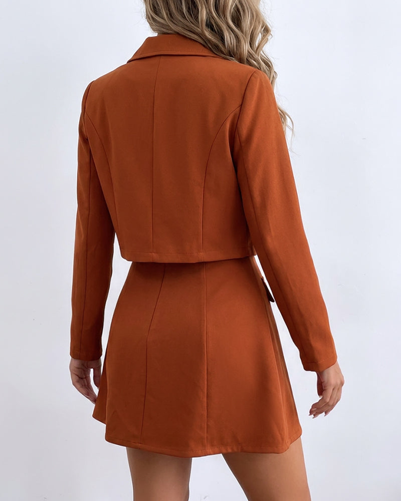 Conjunto de 2 piezas para mujer: minivestido de línea A con tirantes ajustables y botones decorativos y blazer corto
