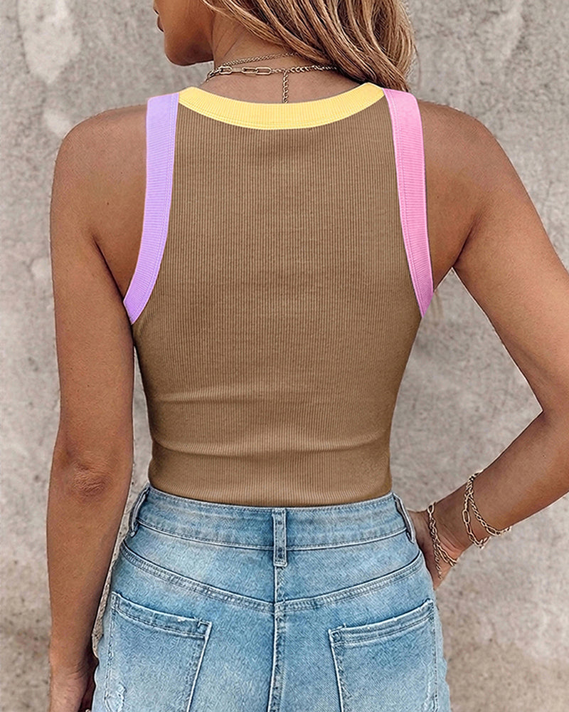Women's Contrast Binding Tank Top Ribbed Knit Sleeveless Scoop Neck Slim Fit Camisole Top with Built-in Bra