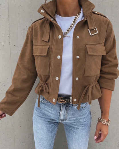 Kurze Utility-Cargojacke für Damen aus Wildleder mit Kordelzug an der Taille, Pattentaschen