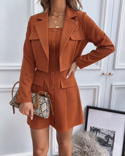 Conjunto de 2 piezas para mujer: minivestido de línea A con tirantes ajustables y botones decorativos y blazer corto