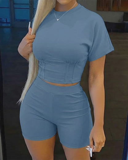 2 Pieces Outfit O-neck Short Sleeve Cinched Waist Crop Top and High Waist Elastic Waist Shorts Set Slim Fit Set